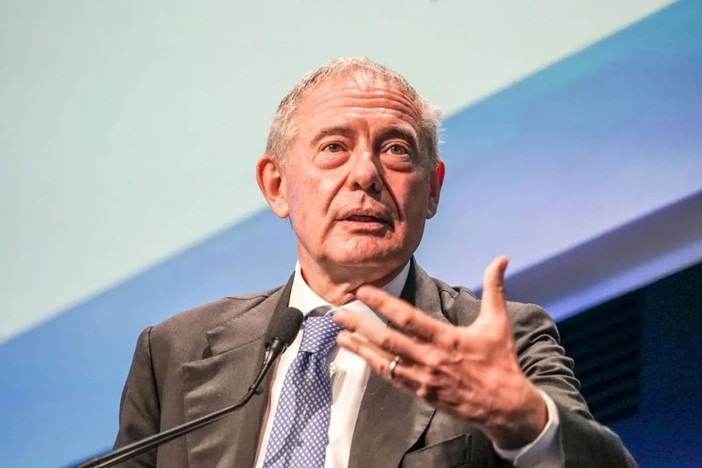 Carburanti, Urso “Al lavoro per prorogare sconti delle compagnie petrolifere” Carburanti, Urso “Al lavoro per prorogare sconti delle compagnie petrolifere”