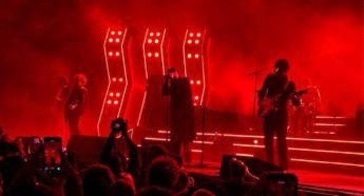 The Strokes, a Bologna anche 'Bella ciao' per una band che non vuole piacere a tutti i costi The Strokes, a Bologna anche 'Bella ciao' per una band che non vuole piacere a tutti i costi