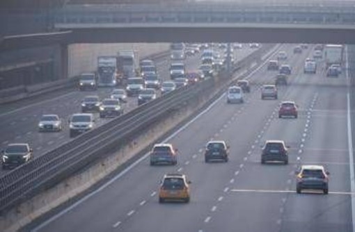 Caro carburanti, al via lo sciopero degli autotrasportatori nel Sud Italia: cosa sappiamo Caro carburanti, al via lo sciopero degli autotrasportatori nel Sud Italia: cosa sappiamo