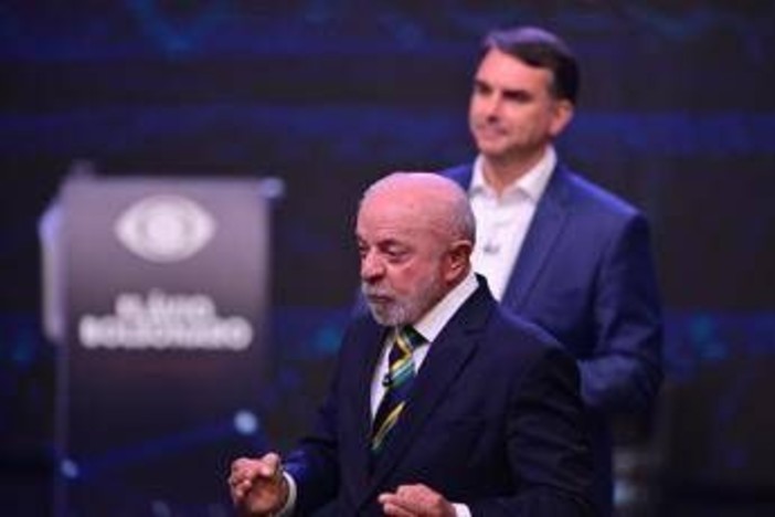 "Clown", "corrotto": in Brasile il duello tv tra Lula e Bolsonaro Jr