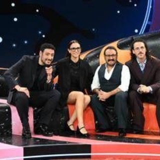 'Stasera a letto tardi', martedì 24 marzo: gli ospiti di oggi