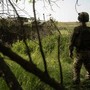 Ucraina, soldati usano reti da pesca per difendersi dai droni russi