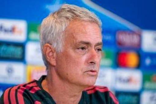 Mourinho: "Chi ha fatto il calendario è italiano, sorpreso che Inter non abbia vinto Champions negli ultimi anni"
