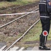 Milano, si blocca ruota e tram esce dai binari: nessun ferito Milano, si blocca ruota e tram esce dai binari: nessun ferito