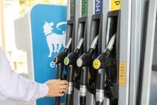 Eni estende il tetto al prezzo dei carburanti per tutto l'anno