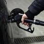 Carburanti, rallenta ma non si ferma corsa dei prezzi per diesel e benzina