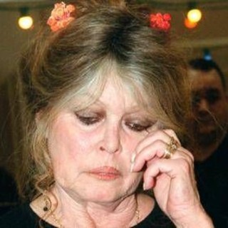 Brigitte Bardot: &quot;Qualche idiota diffonde notizia della mia morte, sto bene&quot;