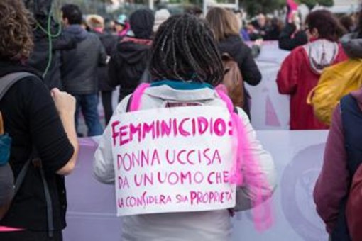 Femminicidi, rapporto Amnesty: &quot;97 donne uccise, 64 da partner o ex&quot;