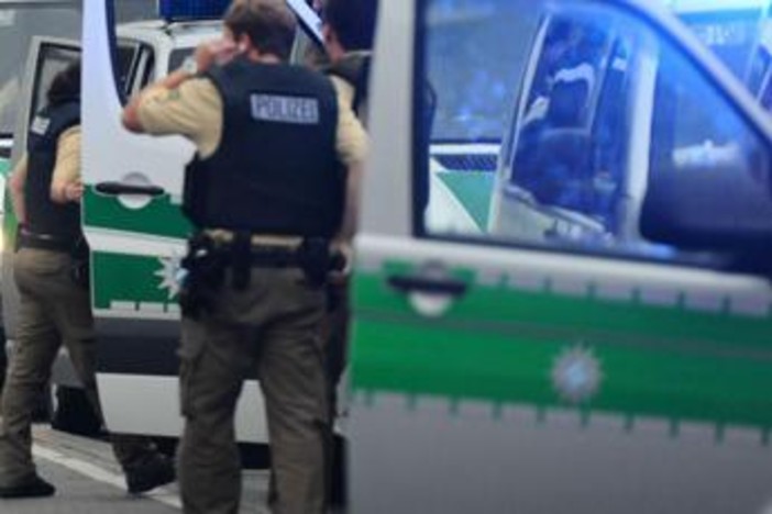 Germania, attacco in una scuola nel Brandeburgo: killer uccide l'ex fidanzata di 18 anni e un uomo che cercava di fermarlo