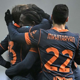 L’Inter vince 2-0 nella nebbia, Dimarco e Thuram stendono il Parma