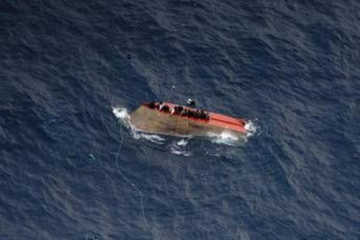 Migranti, naufragio al largo della Libia: "32 superstiti, oltre 70 i dispersi"