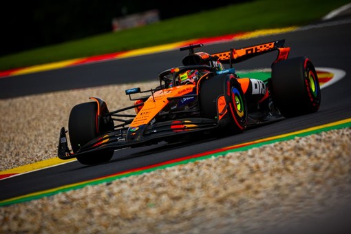 In Belgio Piastri conquista la pole per la sprint race, 4° Leclerc