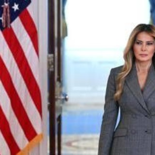Vittime Epstein contro Melania: "Protegge i potenti e scarica su di noi"