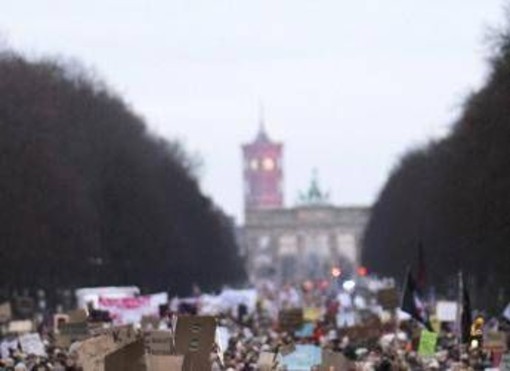 Proteste in Germania dopo voto per Afd in Sassonia‑Anhalt. L'allarme del Consiglio degli Ebrei: "Siamo inorriditi"