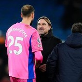 Il portiere finge infortunio? La squadra resta in 10 per 1 minuto, la nuova regola inglese