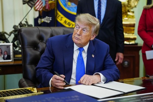 Trump “Israeliani non colpiscano Gaza, Hamas ha accettato di deporre le armi”