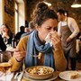 Naso che cola mentre si mangia? Ecco perché, 3 consigli pratici