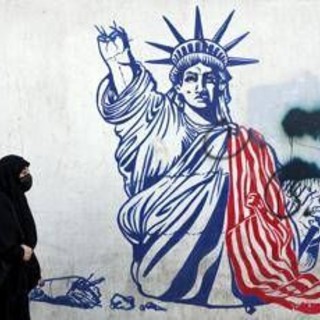 Iran, Trump boccia i negoziati: "Non sono contento". Attacco più vicino, i segnali
