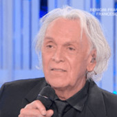 Domenica In, tensione in studio: Riccardo Fogli si agita per la foto 'persa'. Cosa è successo Domenica In, tensione in studio: Riccardo Fogli si agita per la foto 'persa'. Cosa è successo