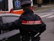 Piacenza, donna trovata morta in casa: uccisa a coltellate, si cerca il marito
