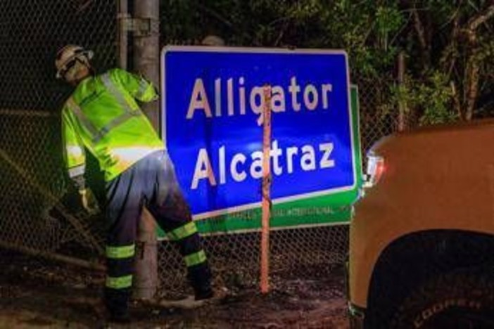 Usa, giudice ordina chiusura Alligator Alcatraz: &quot;Danneggia paludi&quot;