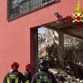 Messina, crolla edificio: vigili del fuoco cercano sei dispersi tra le macerie Messina, crolla edificio: vigili del fuoco cercano sei dispersi tra le macerie