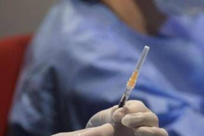 Covid, c'è il nuovo vaccino aggiornato: riparte la campagna Covid, c'è il nuovo vaccino aggiornato: riparte la campagna