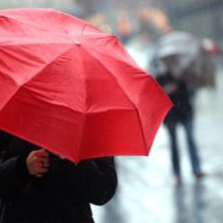 Tre giorni di nubifragi, allerta meteo su mezza Italia: le previsioni