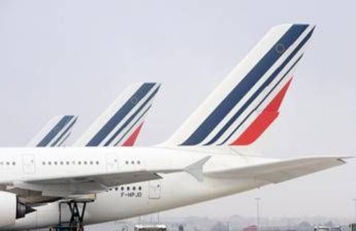 Francia, odore di bruciato in cabina: aereo diretto a Seul atterra a Monaco di Baviera