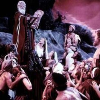 All'asta un pezzo di storia del cinema, le tavole dei 'Dieci Comandamenti' di Cecil DeMille