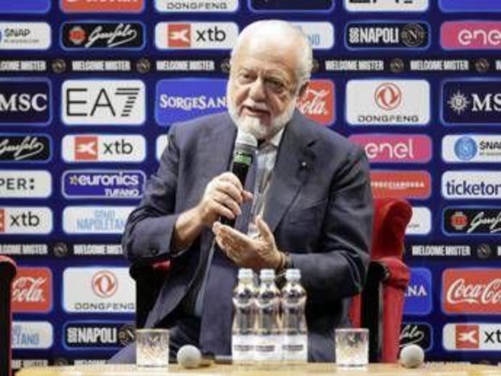 De Laurentiis: "Nuovo stadio? Sarà da 70.000 posti e sorgerà a Napoli Est, il Maradona va abbattuto" De Laurentiis: "Nuovo stadio? Sarà da 70.000 posti e sorgerà a Napoli Est, il Maradona va abbattuto"