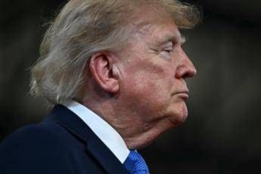 Trump ingrassato di 10 chili, il medico: "Colpa dello stress da presidenza" Trump ingrassato di 10 chili, il medico: "Colpa dello stress da presidenza"
