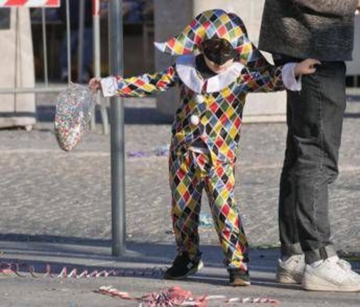 Carnevale, attenzione ai pericoli per i bambini: dalle maschere alle stelle filanti