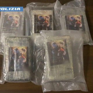 Cinque Kg di cocaina nascosti nel doppiofondo dell’auto, arrestato nel milanese