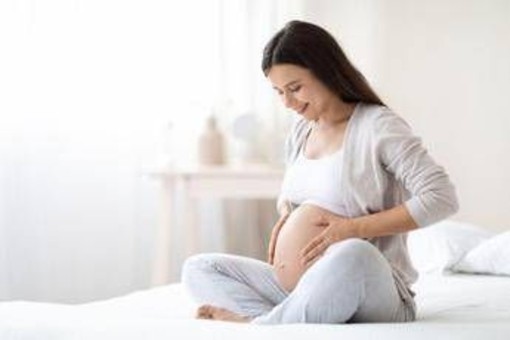 Utero in affitto, &quot;non poter diventare madri è una malattia&quot;: appello alla premier Meloni
