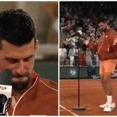Roland Garros, Djokovic vince e... balla