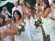 Francesca Vecchioni sposa la compagna Sara: la 'benedizione' ironica del padre Roberto Francesca Vecchioni sposa la compagna Sara: la 'benedizione' ironica del padre Roberto