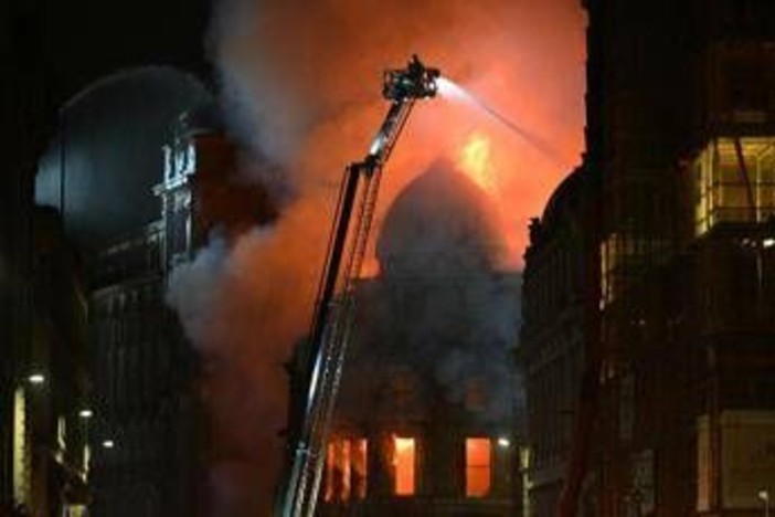 Scozia, enorme incendio a Glasgow: chiude stazione ferroviaria Scozia, enorme incendio a Glasgow: chiude stazione ferroviaria