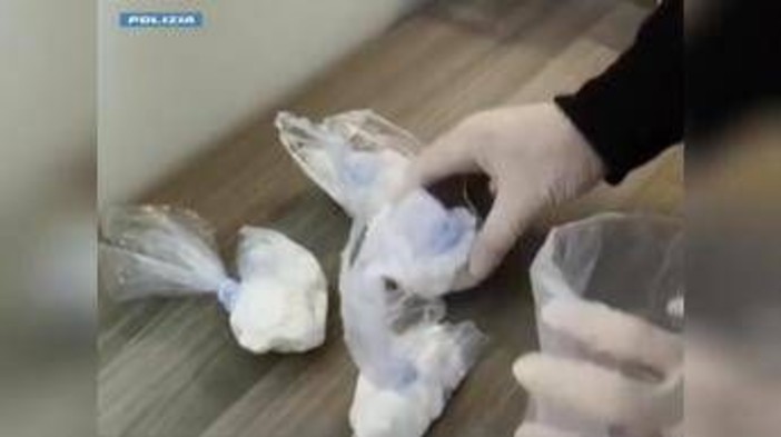 Droga, tra nuove sostanze e pusher online. L'esperto: "Roma è impregnata" Droga, tra nuove sostanze e pusher online. L'esperto: "Roma è impregnata"