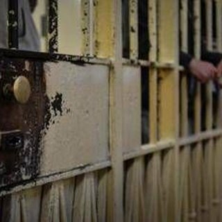 &quot;Sei il preferito di nonno&quot;, aggredisce il fratello 14enne con una forchetta e viene arrestato