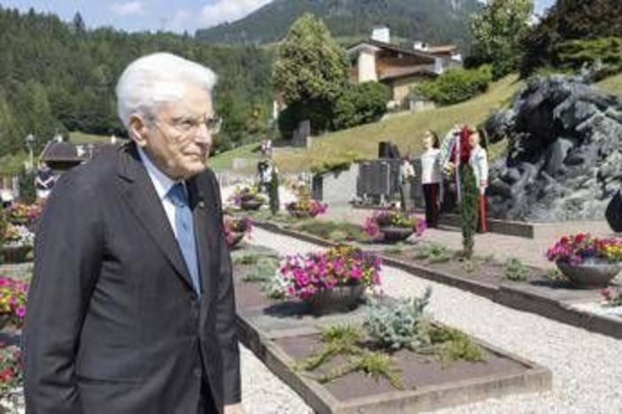 Mattarella: &quot;Contro attese dell'umanità sparare su luoghi di preghiera e dove si distribuisce acqua&quot;