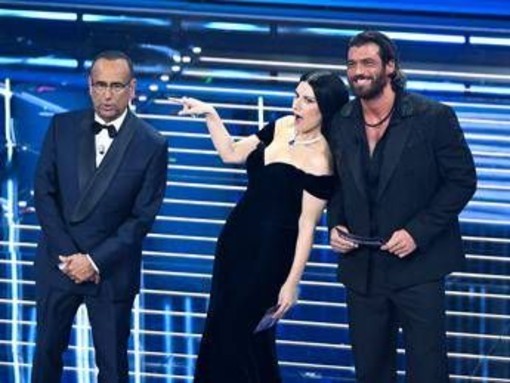 Sanremo 2026, ascolti in calo: 9,6 milioni di spettatori e 58% di share per prima serata