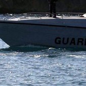 Bimba si tuffa da catamarano ma si ferisce alla testa, salvata nelle acque davanti a Palmarola Bimba si tuffa da catamarano ma si ferisce alla testa, salvata nelle acque davanti a Palmarola