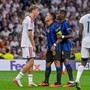 Real Madrid-Inter, Huijsen litiga con Lautaro Martinez e Barella Real Madrid-Inter, Huijsen litiga con Lautaro Martinez e Barella