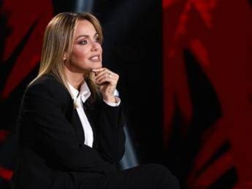 Sonia Bruganelli, la figlia Silvia ancora ricoverata in ospedale: "È successo all'improvviso" Sonia Bruganelli, la figlia Silvia ancora ricoverata in ospedale: "È successo all'improvviso"