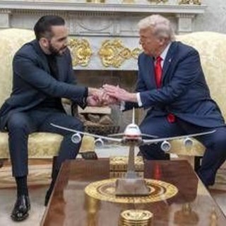 Trump, la nuova idea: &quot;Criminali americani in carcere a El Salvador&quot;