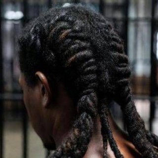 In prigione gli rasano la testa a zero, rastafariano alla Corte Suprema: &quot;Violata la libertà religiosa&quot;