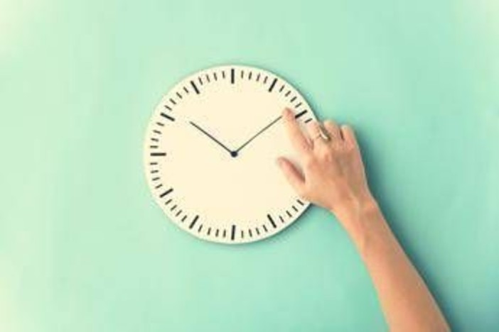 Ora solare, effetto-fuso sull'orologio biologico: quali cibi scegliere e quando mangiare Ora solare, effetto-fuso sull'orologio biologico: quali cibi scegliere e quando mangiare
