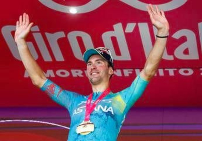 Giro d'Italia, Bettiol vince la 13esima tappa: Eulalio sempre in rosa Giro d'Italia, Bettiol vince la 13esima tappa: Eulalio sempre in rosa