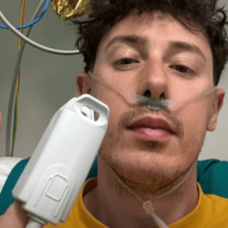 Shade in ospedale: &quot;Sto bene ma lotto per non avere la seconda data su Wikipedia&quot;